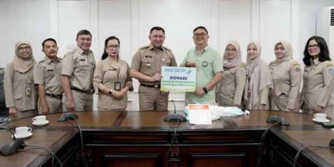 Rider Grup Berikan Seribu APD Untuk Tenaga Medis Pemkot Jakut