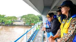 Pastikan Berfungsi Baik, Gubernur DKI & Wamen PU Tinjau Pintu Air Cengkareng Drain