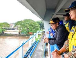 Pastikan Berfungsi Baik, Gubernur DKI & Wamen PU Tinjau Pintu Air Cengkareng Drain